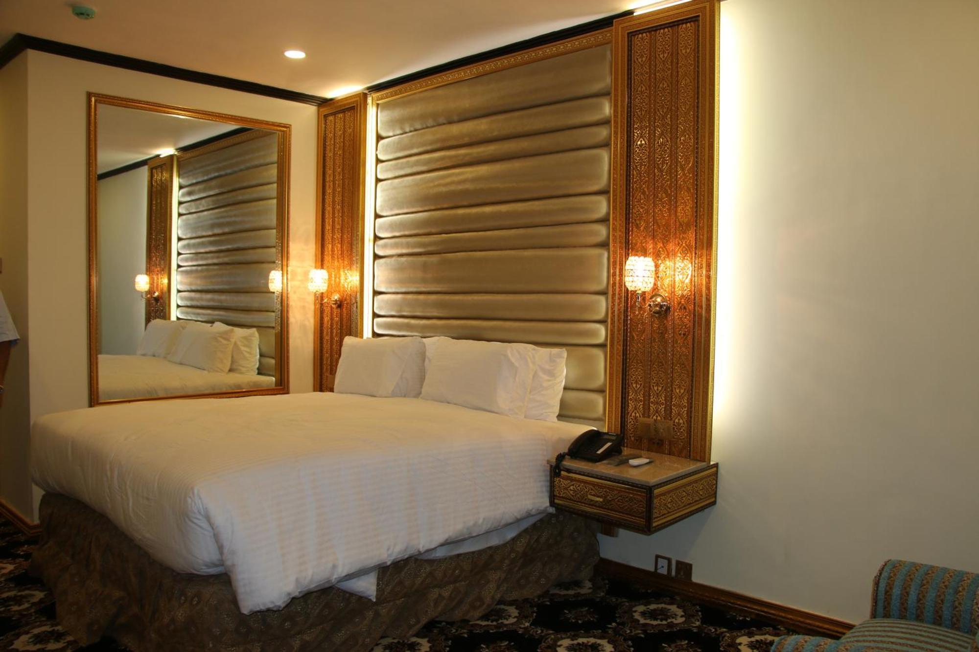 Indus Hotel Hyderabad Buitenkant foto