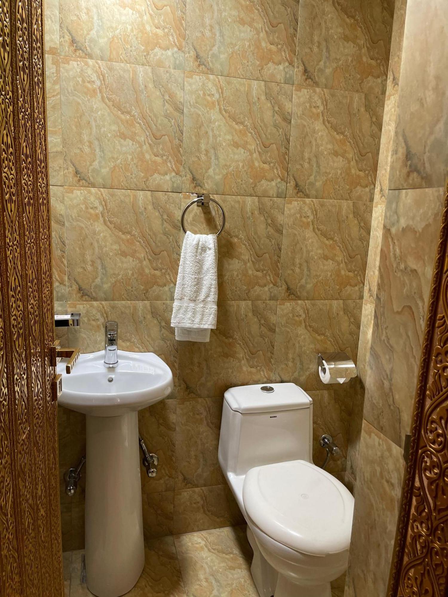 Indus Hotel Hyderabad Buitenkant foto
