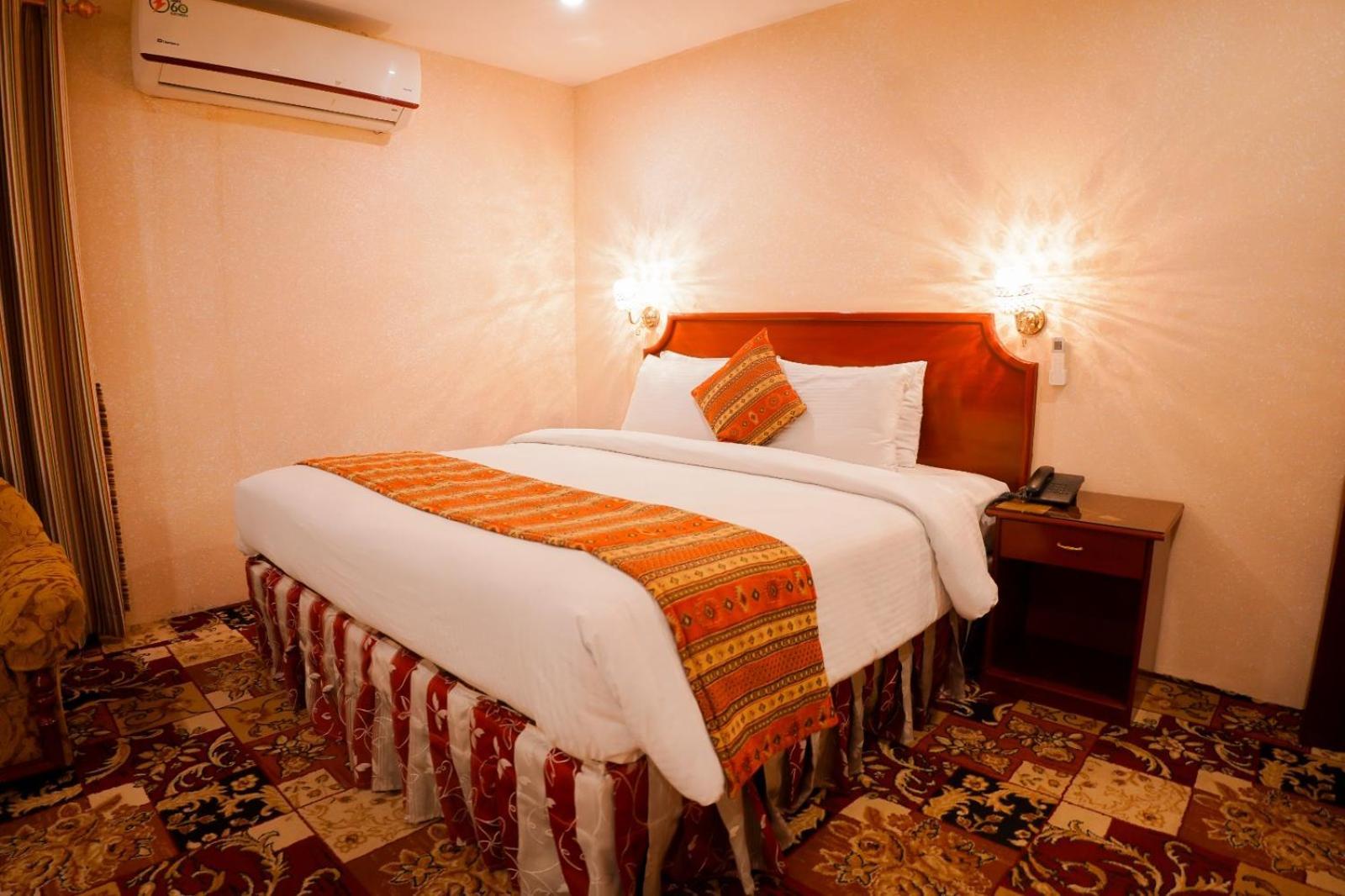 Indus Hotel Hyderabad Buitenkant foto
