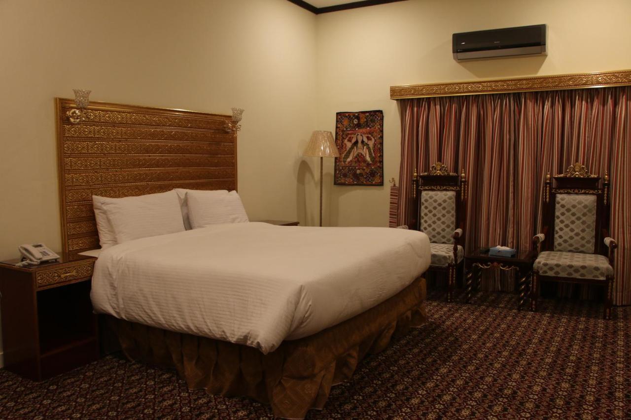 Indus Hotel Hyderabad Buitenkant foto