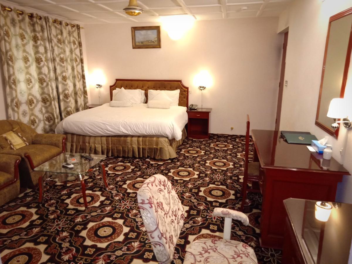 Indus Hotel Hyderabad Buitenkant foto