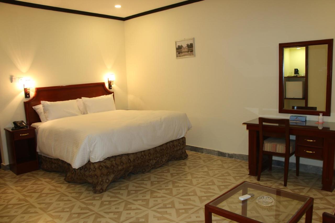 Indus Hotel Hyderabad Buitenkant foto